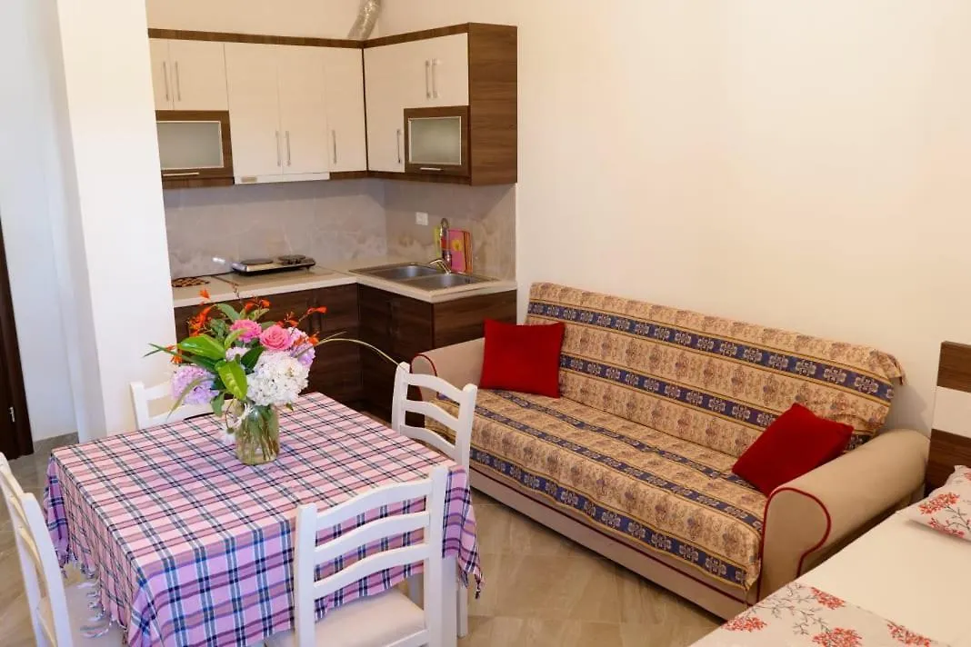 Tophill Apartments Borsh