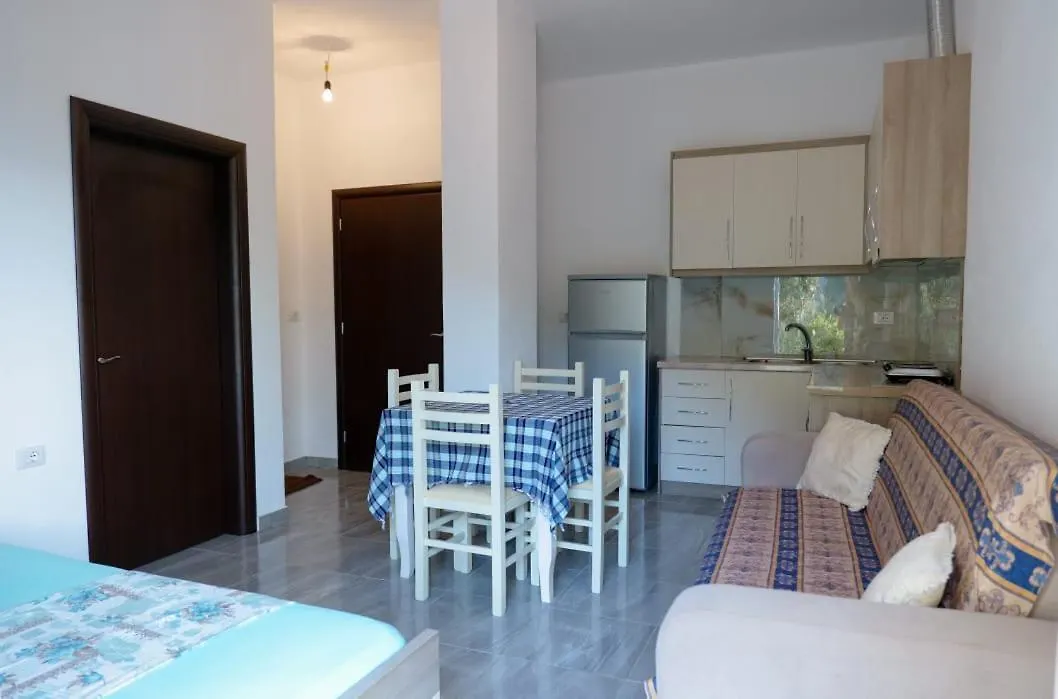 Tophill Apartments Borsh