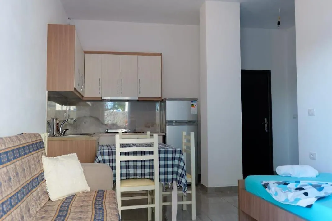 Tophill Apartments Borsh
