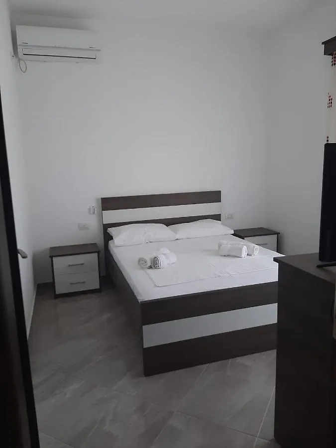 Tophill Apartments Borsh