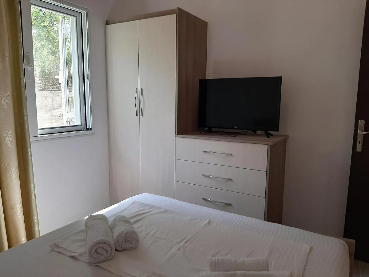 Tophill Apartments Borsh Albania