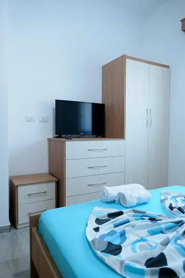 Tophill Apartments Borsh