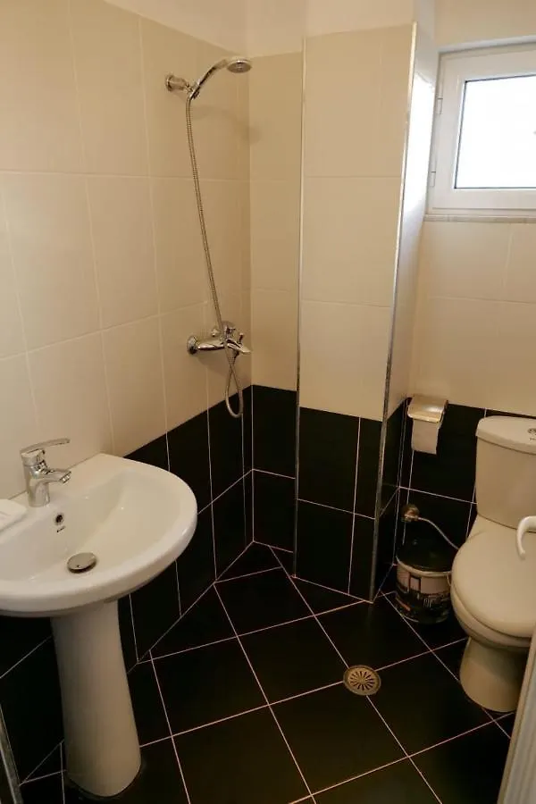 Tophill Apartments Borsh