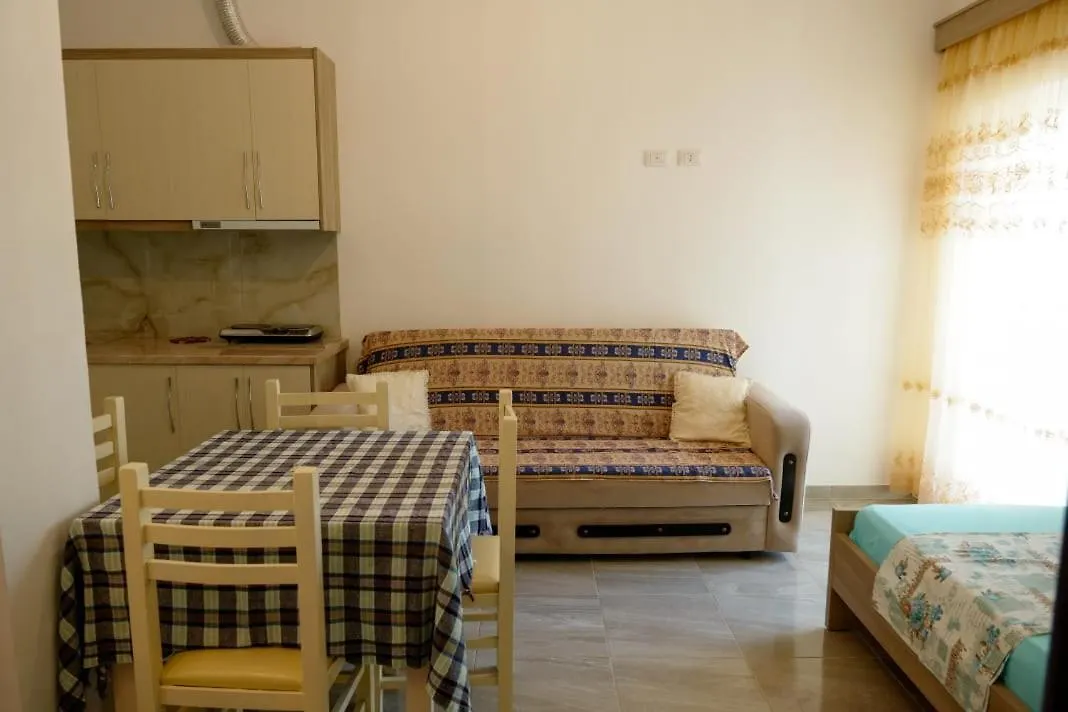 Tophill Apartments Borsh