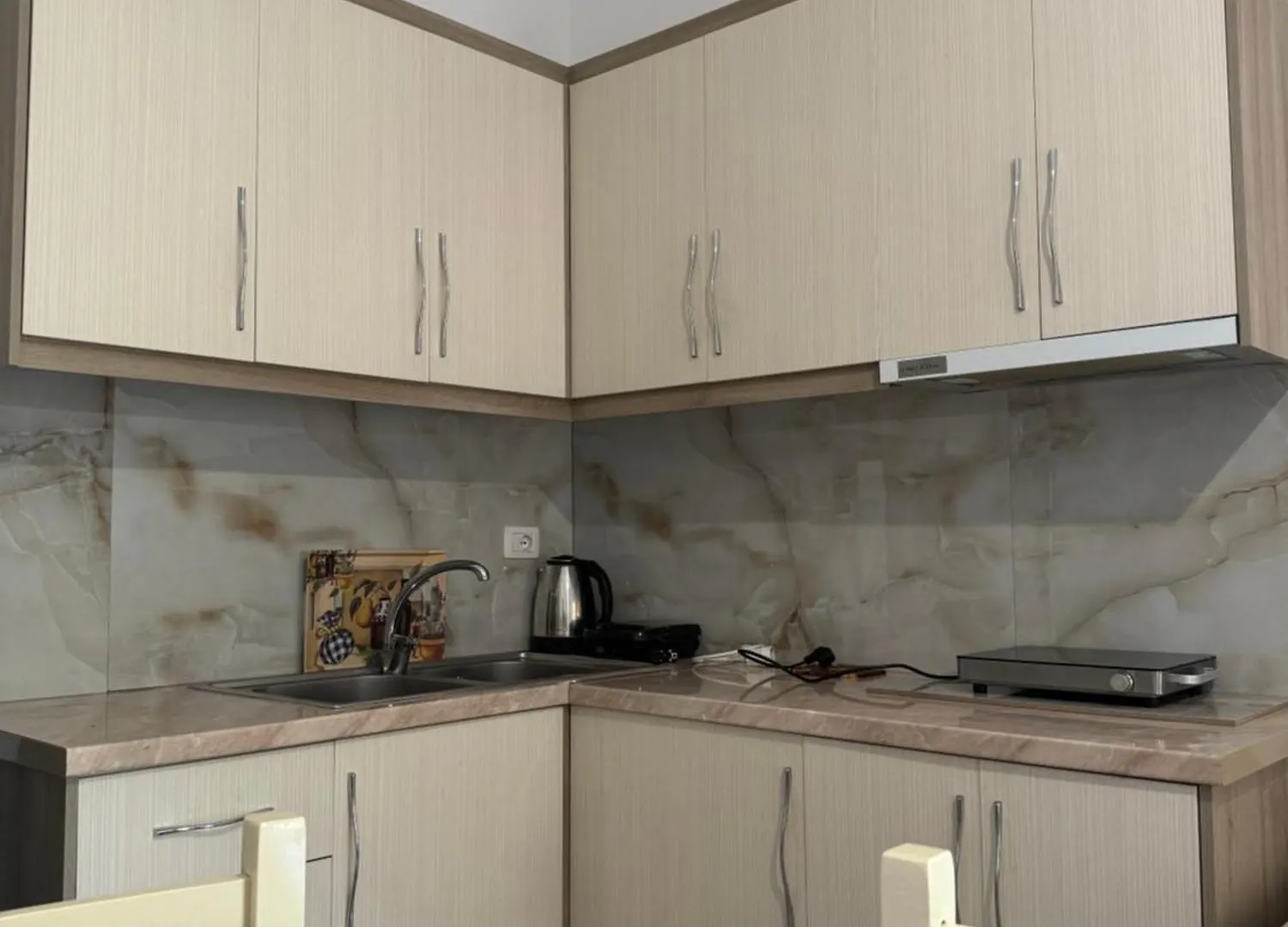 Tophill Apartments Borsh